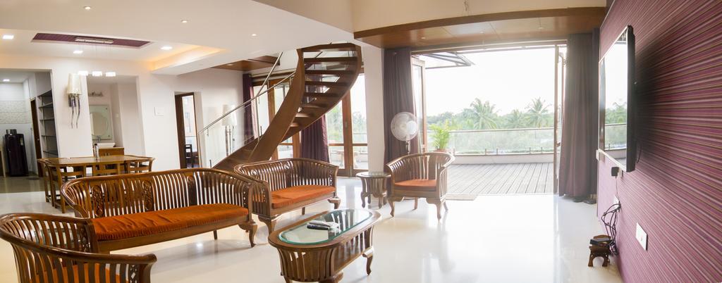 Gulmohar - Luxurious Penthouse Family Rooms โกลฮาปูร์ ภายนอก รูปภาพ